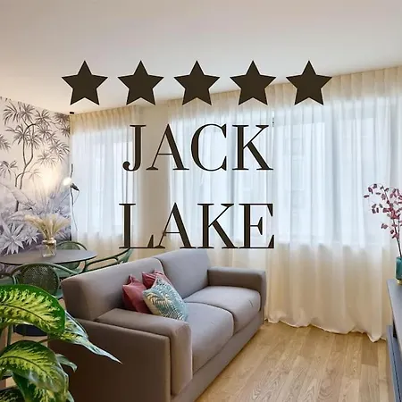 Lejlighed Jack Lake, A Stone's Throw From The